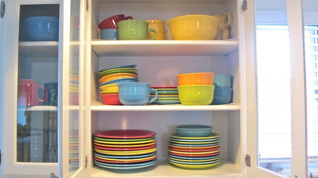 DiningwithDeb kitchen tour colorful plates (c)nwafoodie