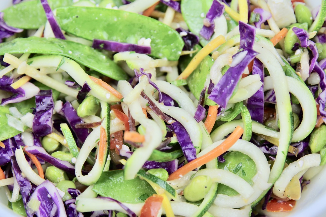 #ad #ARSoyStory #TheMiracleBean Arkansas Soybean Promotion Board - Crisp and crunchy zucchini noodle salad - up close (c)nwafoodie
