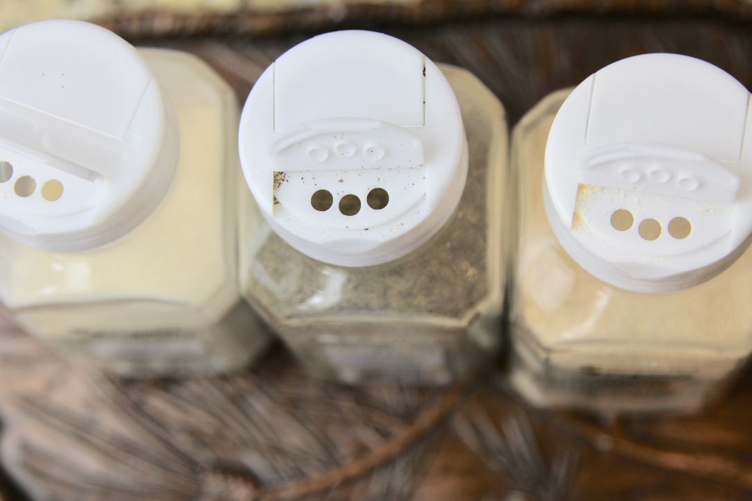 members mark organic spices shaker lid replacements - shaker lids (c)thejoyofeatingwell