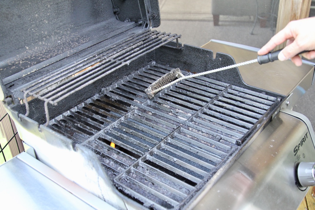 How to clean your gas grill. Simple Joyful Food