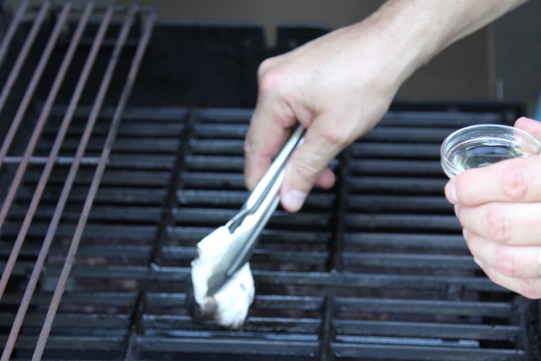 How to clean your gas grill. Simple Joyful Food