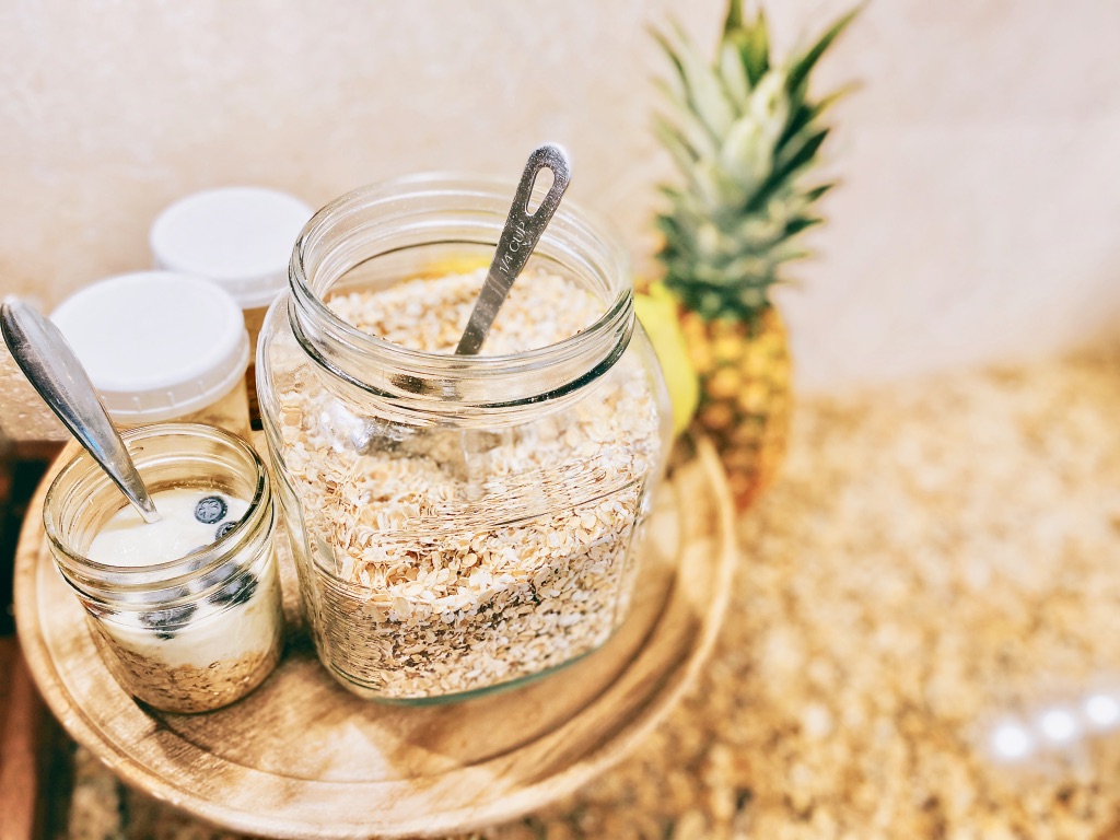 Healthy overnight oats recipe - main (c)thejoyofeatingwell