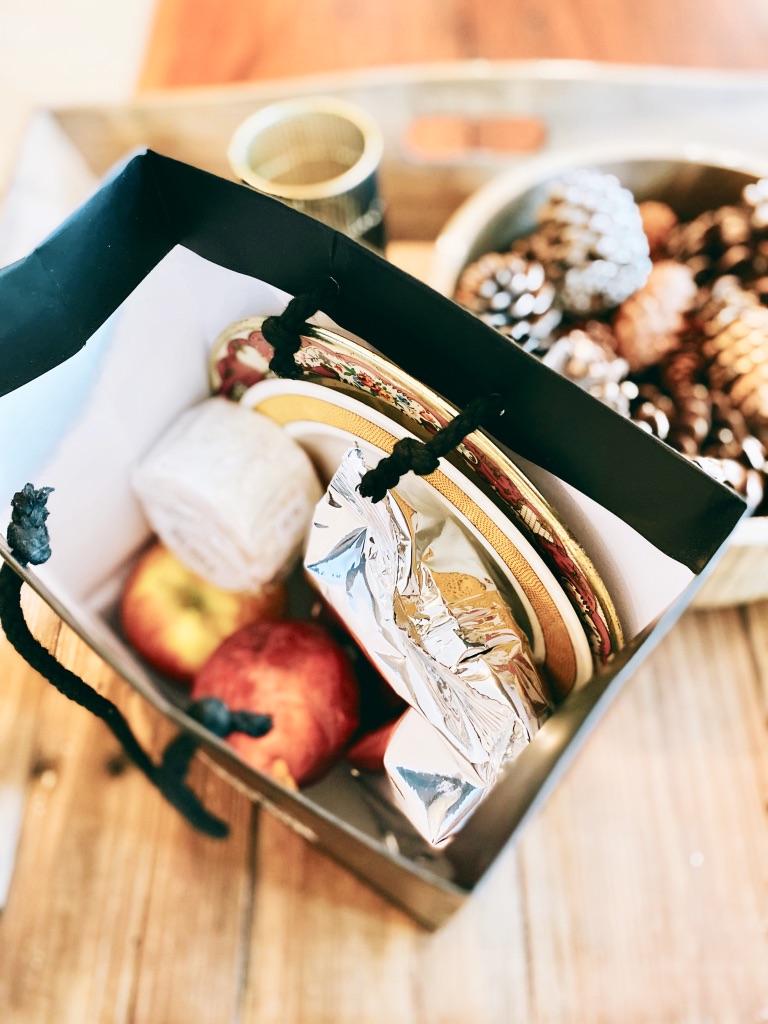the-apple-pear-cheese-cracker-society-gift-bag-csimplejoyfulfood