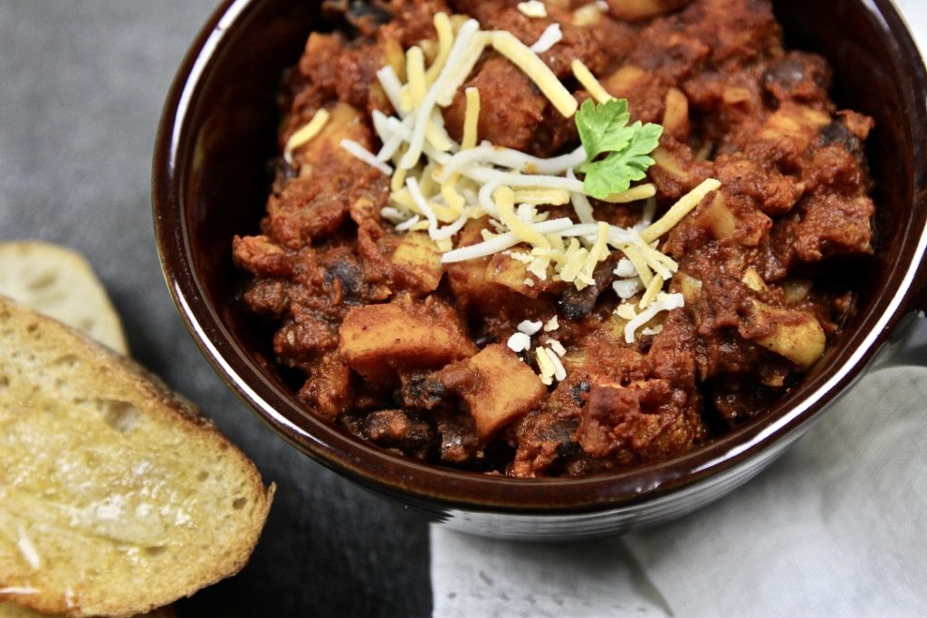 ad-How-to-take-the-stress-out-of-veggie-chili-up-close-csimplejoyfulfood.jpg